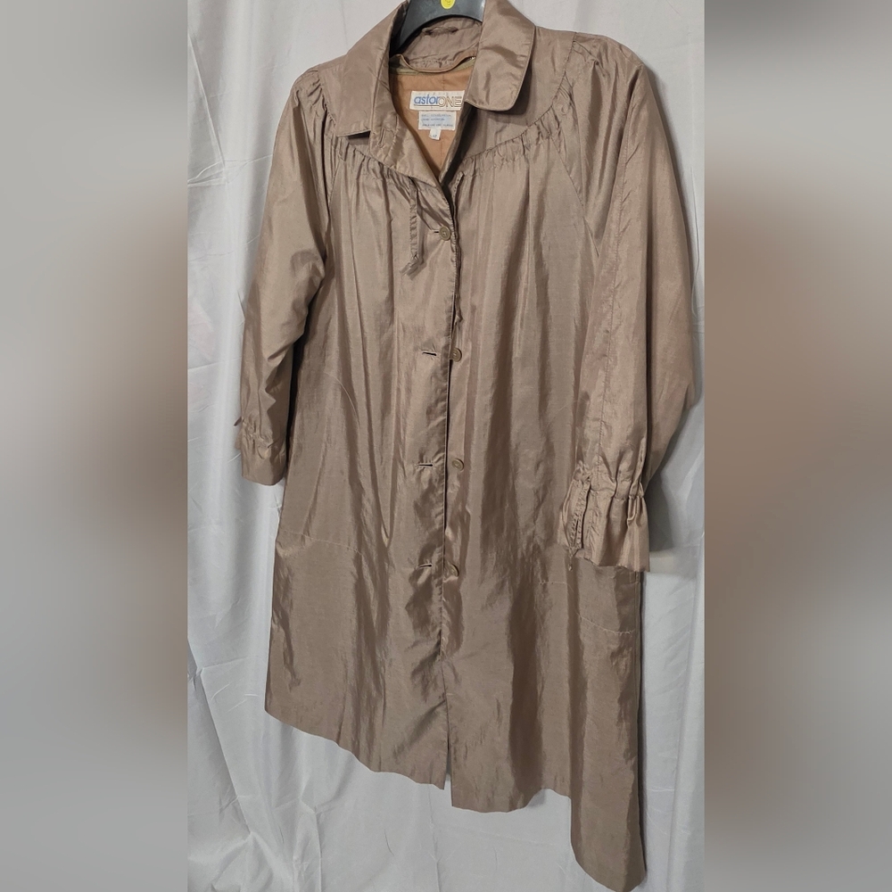 Elegant Tan Trench Coat for Women